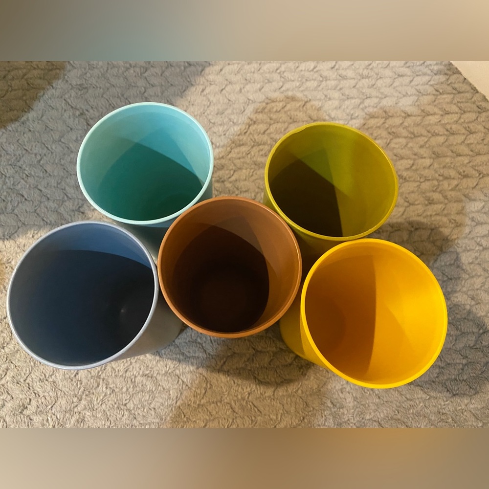 5 Tupperware cups. - Picture 3 of 4